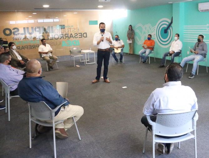 Entrega Gobierno Estatal Créditos a Transportistas de Morelia