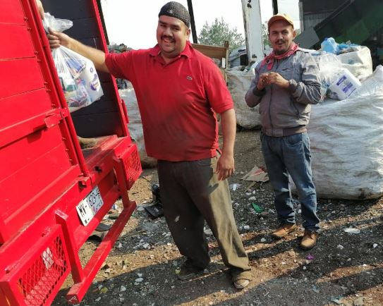 Trabajadores del Reciclaje se Ven Beneficiados con Despensas