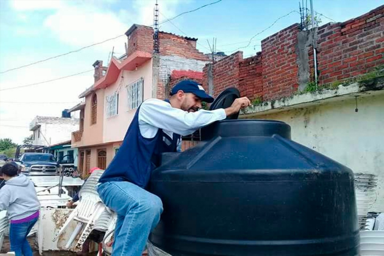 Recomienda SSM lavar y desinfectar tinacos para evitar enfermedades