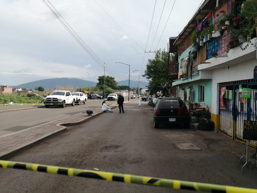 Gatilleros acribillan a una mujer y a su nieta que vendían frituras afuera de su casa, la señora falleció