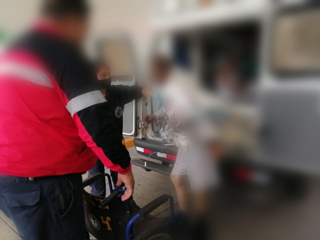 Padre e hijo sufren quemaduras al incendiarse su vivienda