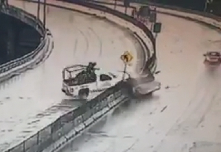 Por falta de precaución y exceso de velocidad choca patrulla de la Guardia Nacional