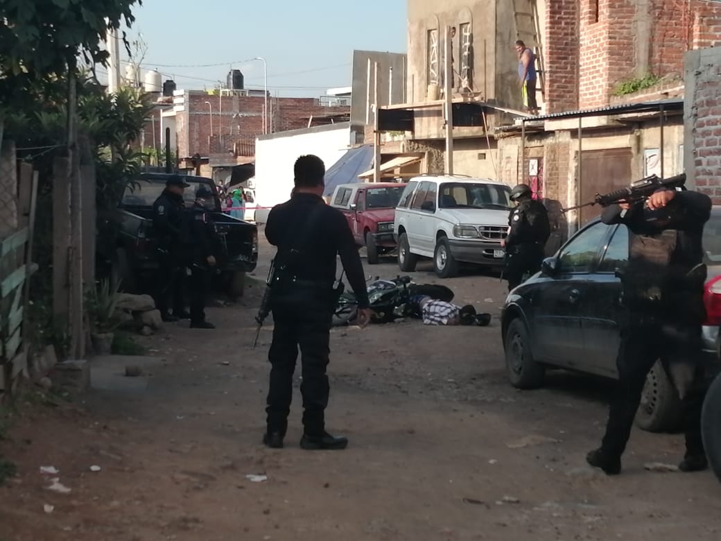 Atacan a balazos a una pareja, el murió y ella resultó herida