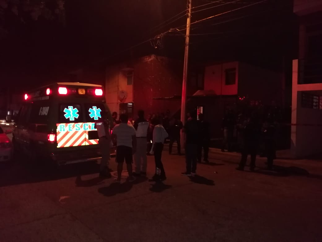 Mujer es asesinada a cuchilladas dentro de un domicilio