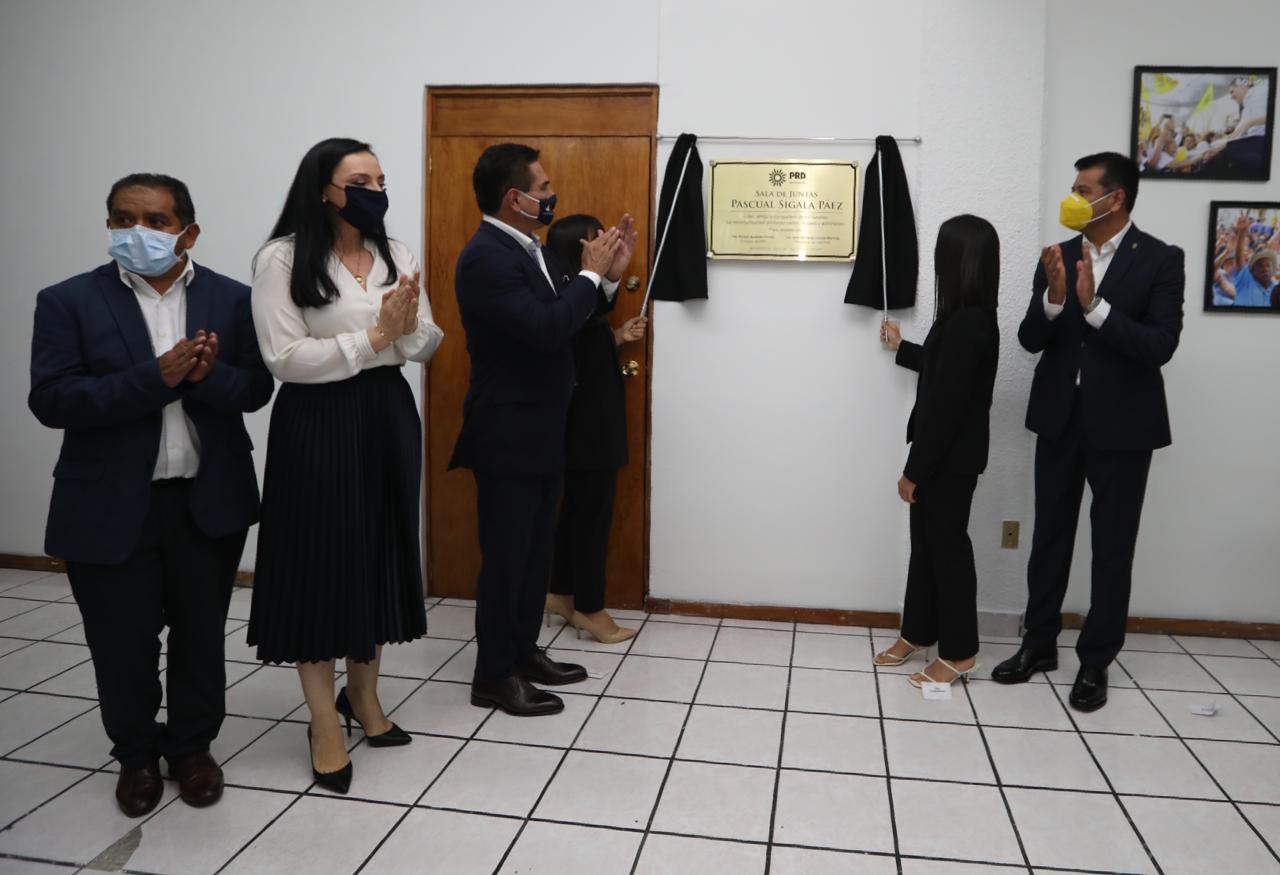Rinde CEE-PRD homenaje póstumo a Pascual Sigala Páez