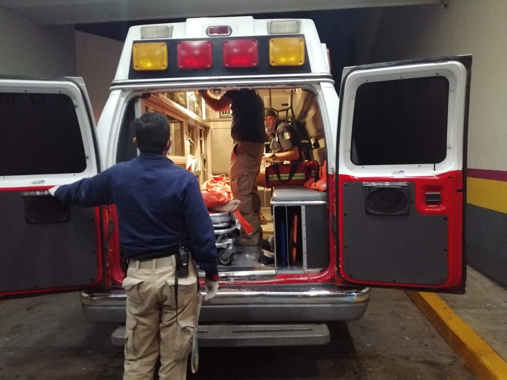 Lo atacan a balazos para robarle su moto