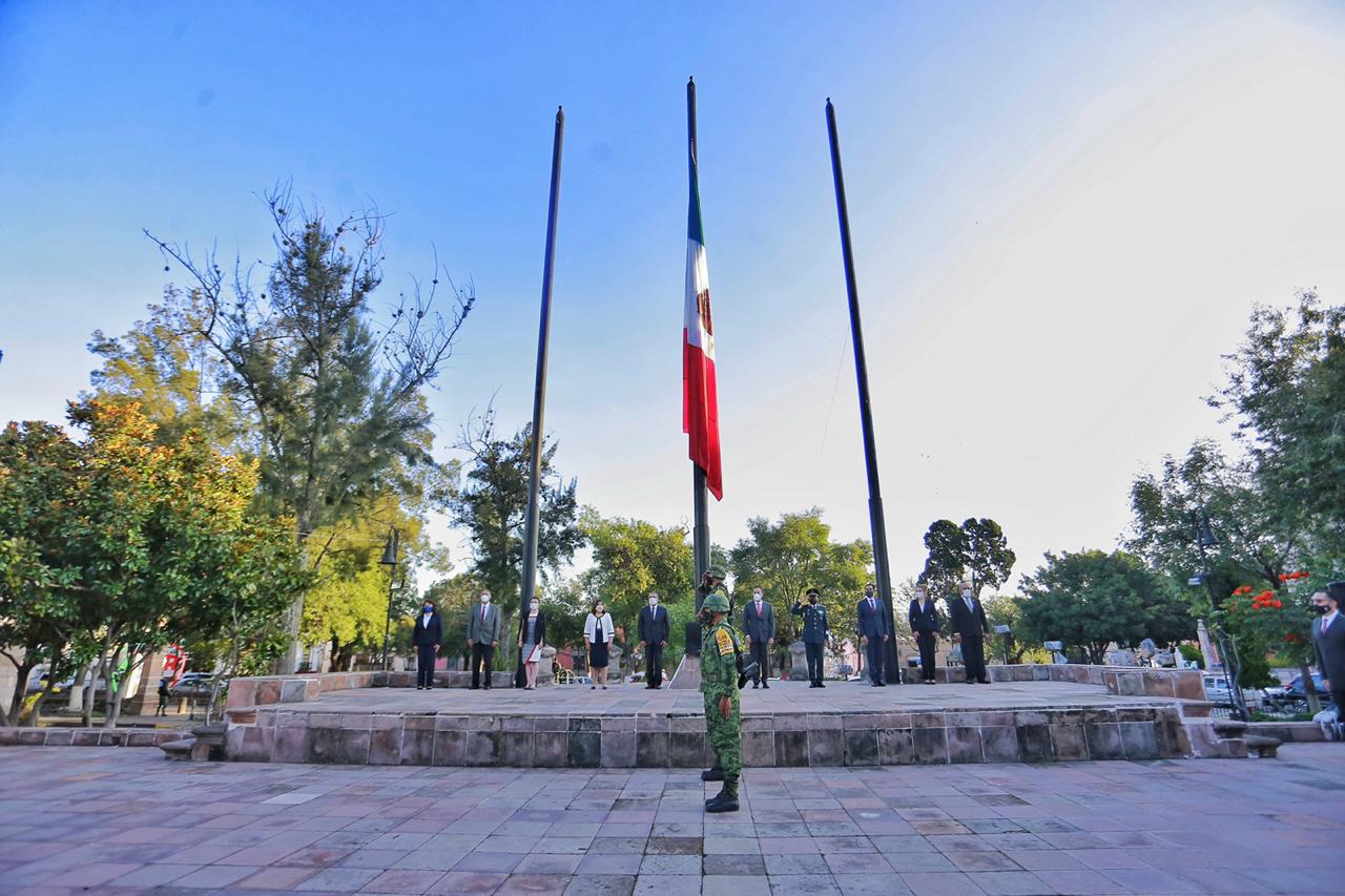Encabeza Carlos Herrera izamiento de bandera