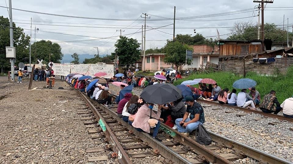 De nueva cuenta millonarias pérdidas por bloqueo de vías férreas