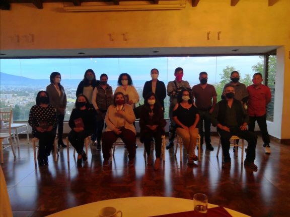 Se reunió Carol Arriaga con integrantes del Círculo de Estudios Leona Vicario