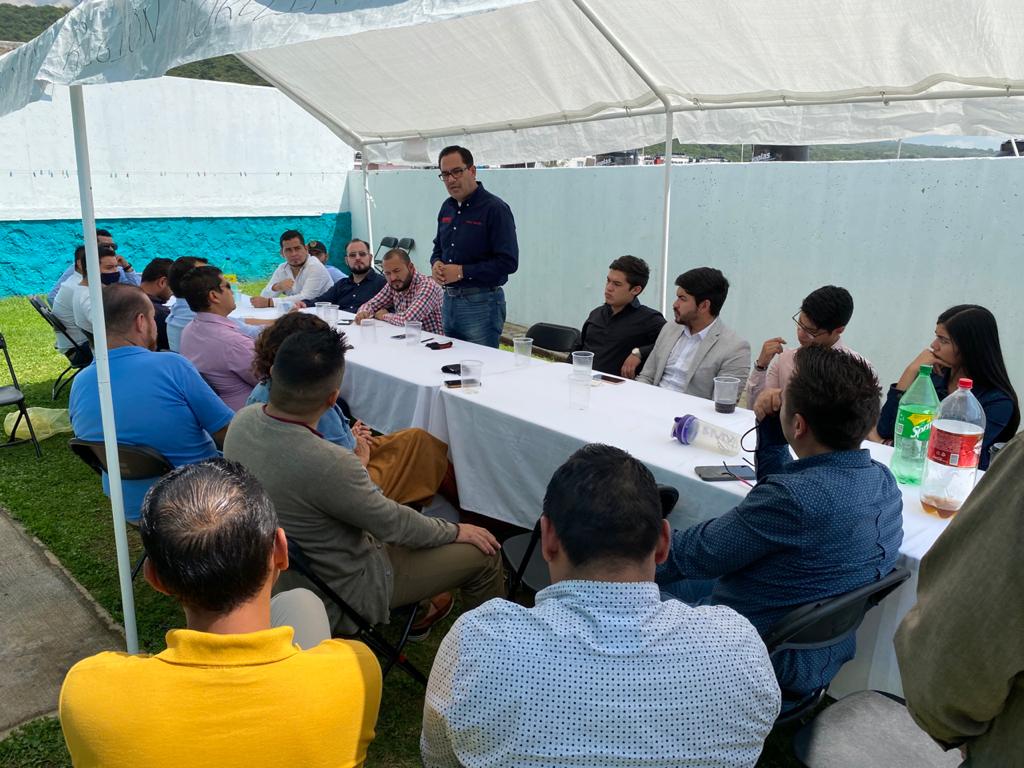 Trabaja Víctor Serrato en proyecto social humanista junto a jóvenes profesionistas michoacanos