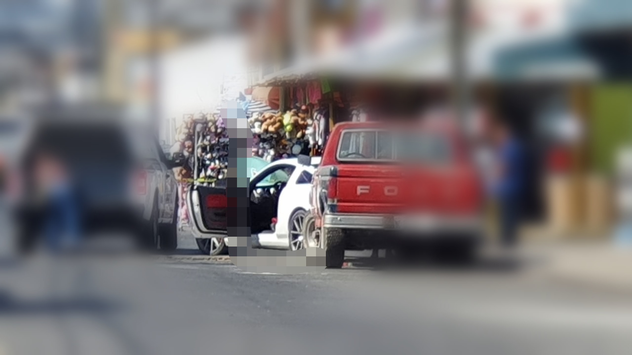 Acribillan a tiros a tres hombres dentro de un Mustang en la colonia Jardines de Catedral