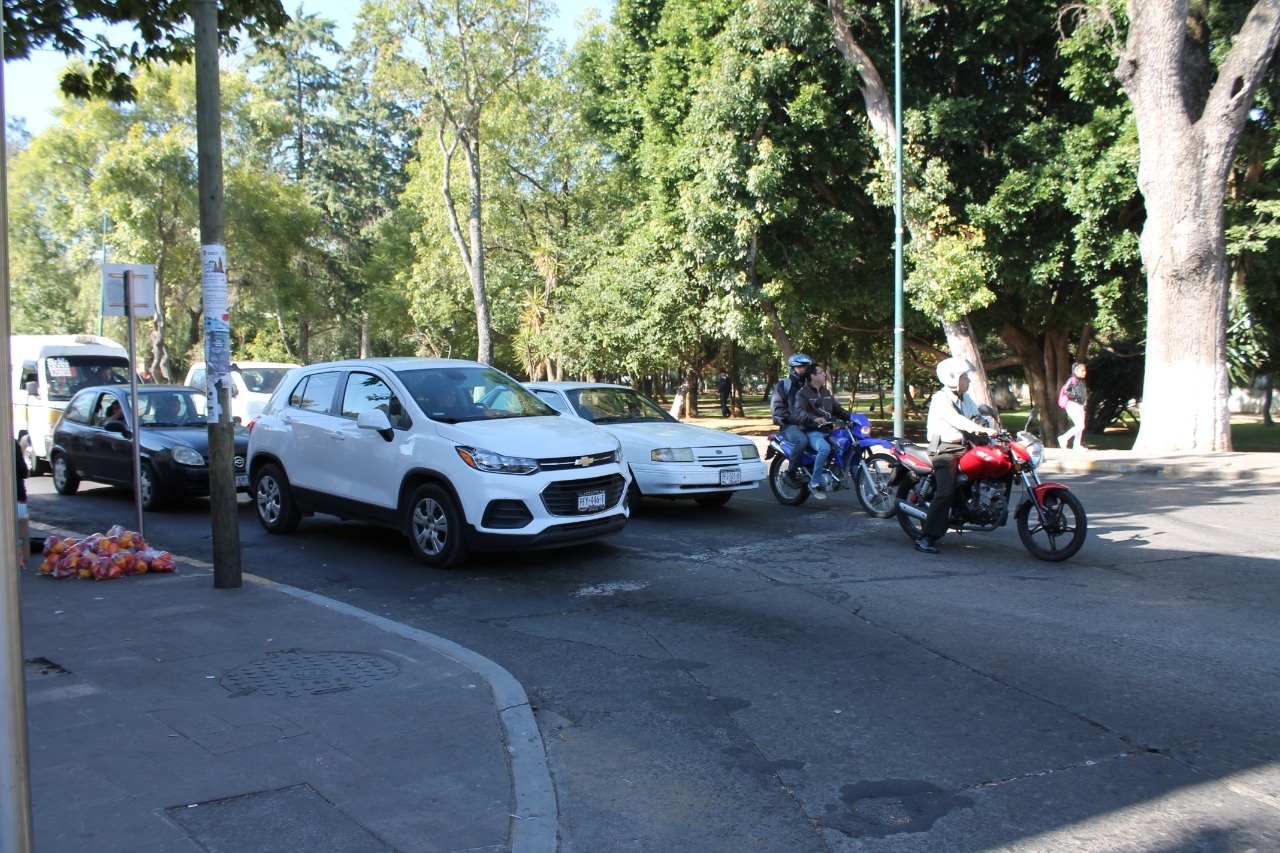Distribuye SFA placas para motocicleta a sus oficinas de Rentas