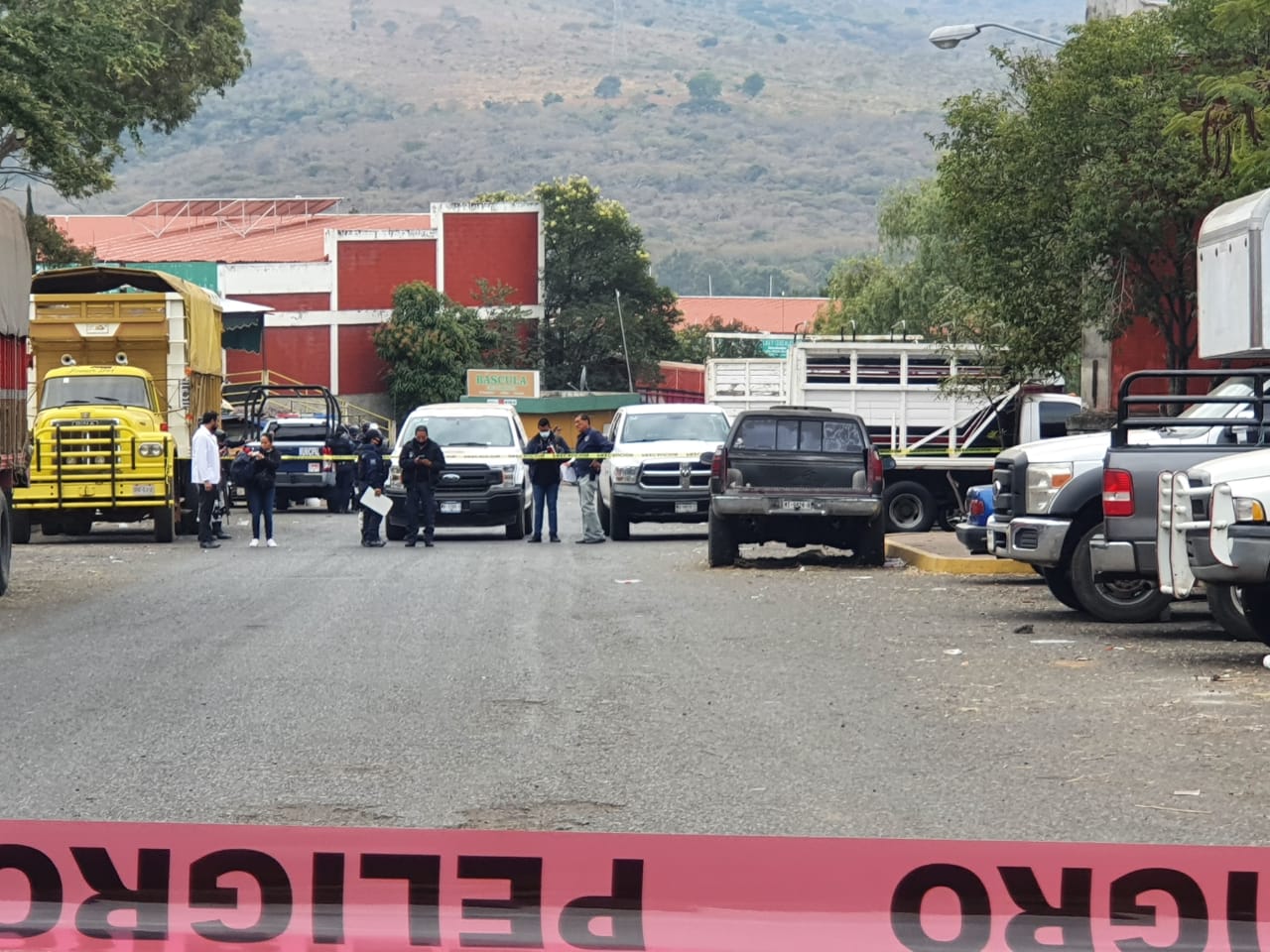 Dos hombres son acribillados a tiros en el mercado de Abastos de Canindo