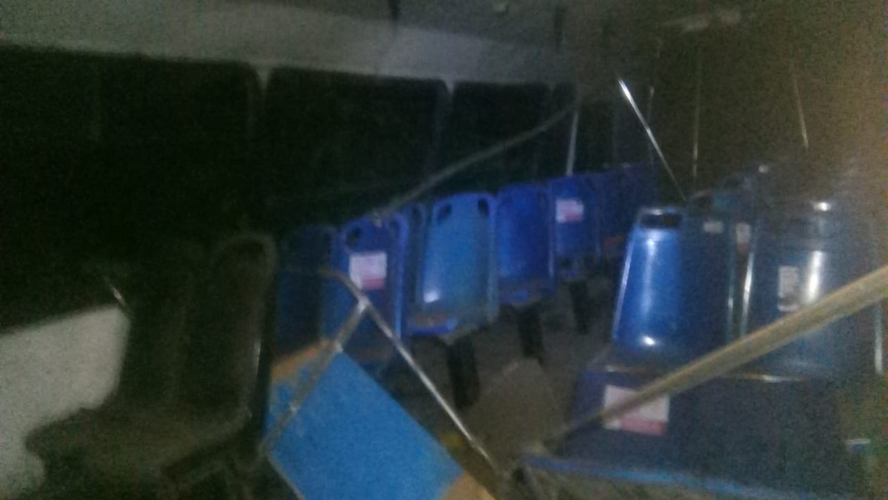 Microbús se desbarranca en la Siglo XXI