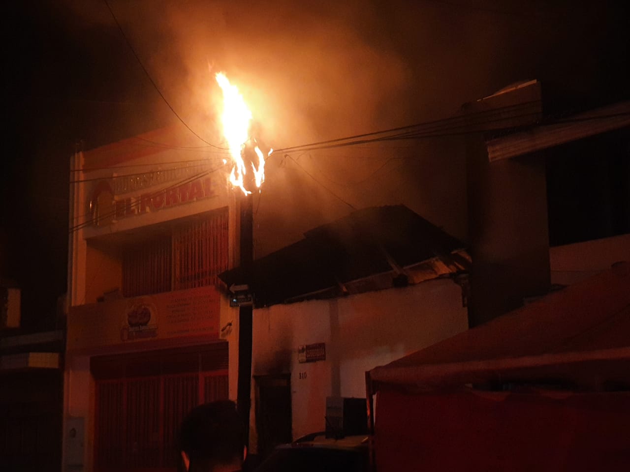 Diez integrantes de una familia se intoxicaron en un incendio