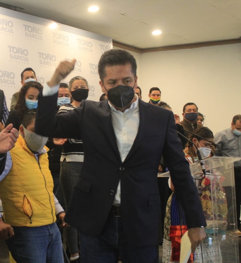 Antonio García, desiste a ser precandidato al gobierno de Michoacán