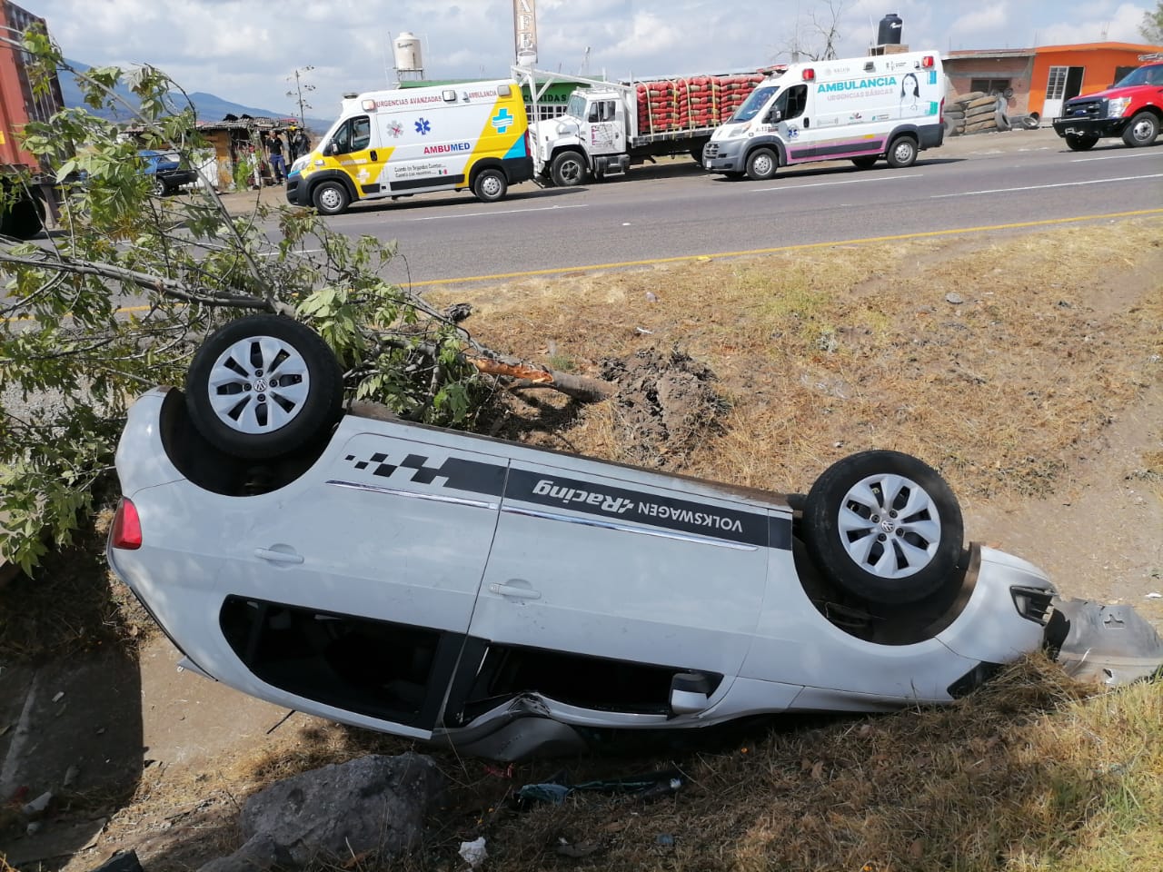 Dos personas lesionadas en una volcadura