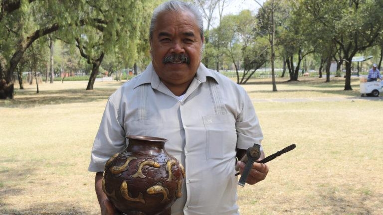 J. Audón Punzo Ángel: La magia de la artesanía de cobre y plata en sus manos
