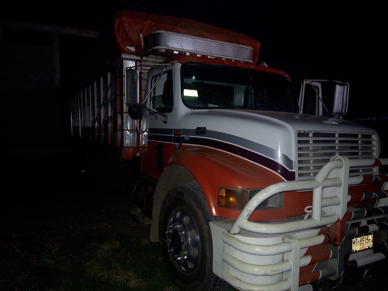 En menos de 24 horas, recupera FGE camión cargado de aguacate con reporte de robo