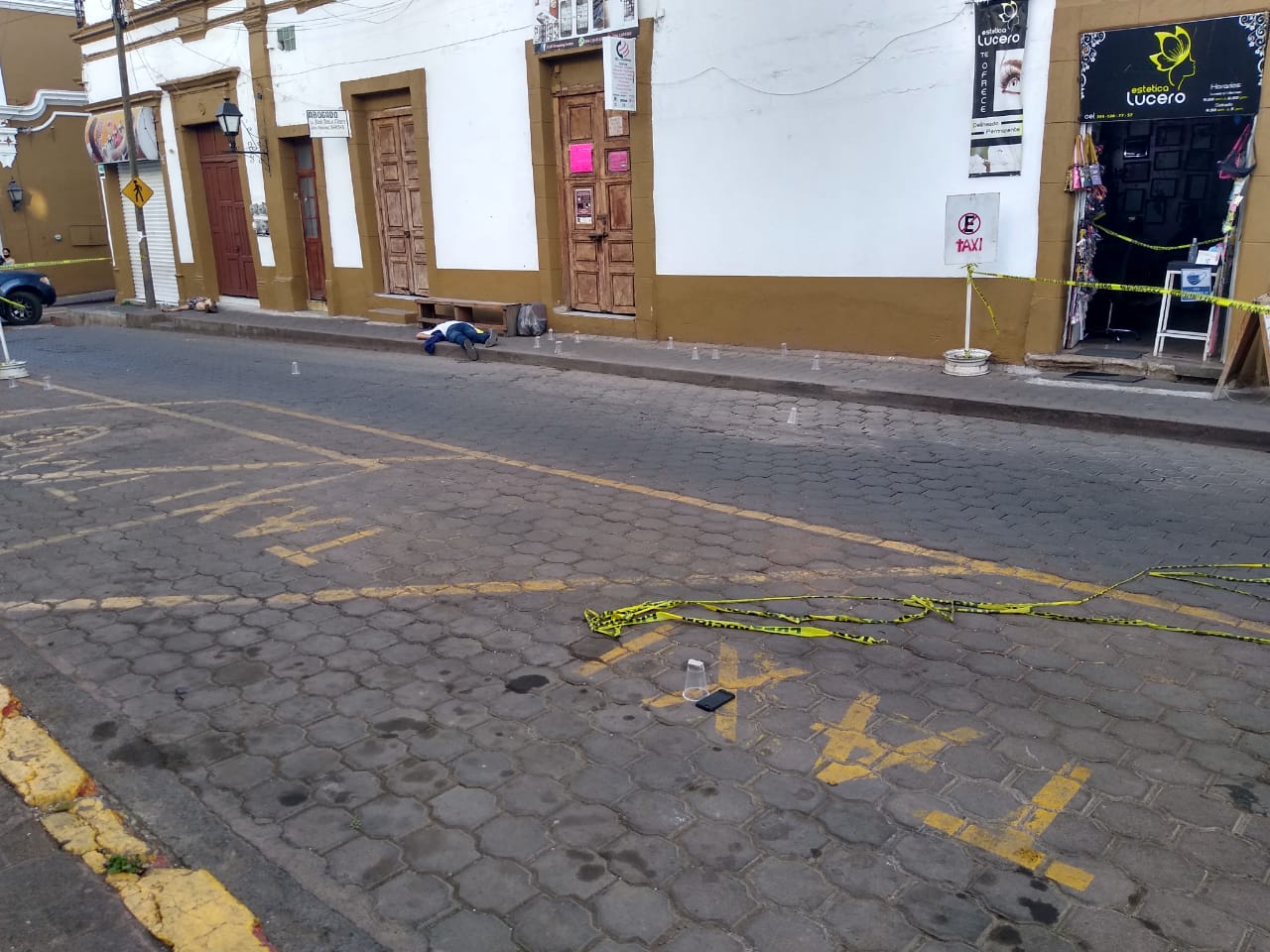 Dos sujetos y una dama son ejecutados en pleno centro de Cotija