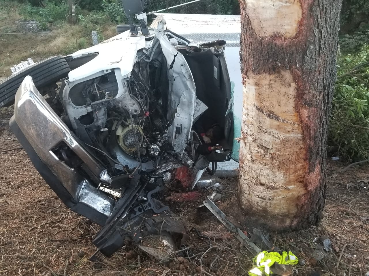 Un hombre muere prensado al volcar el camión que conducía