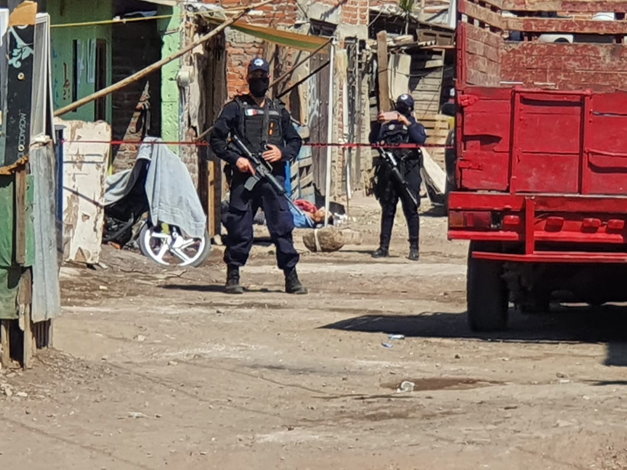 A balazos acribillan a un sujeto afuera de su domicilio