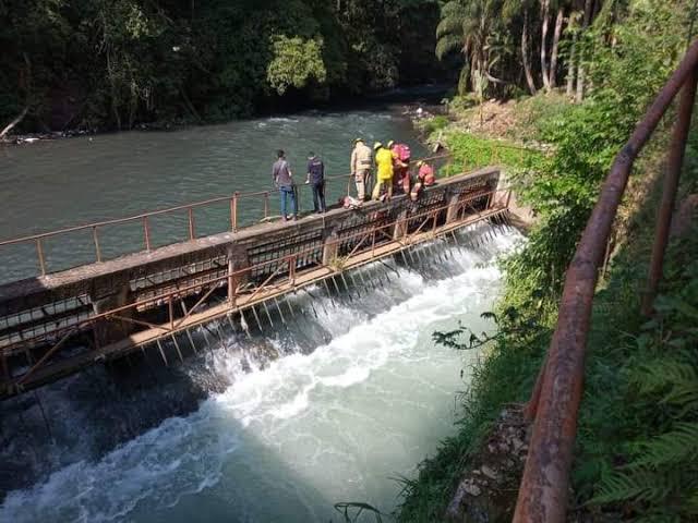 Localizan cuerpo putrefacto en el río Cupatitzio