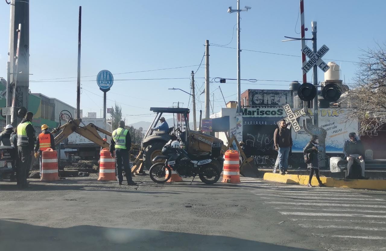 Cierran la avenida Guadalupe Victoria por obras en las vías del ferrocarril