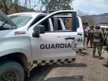 Grupos armados se enfrentan con elementos de la Guardia Nacional, hay un muerto