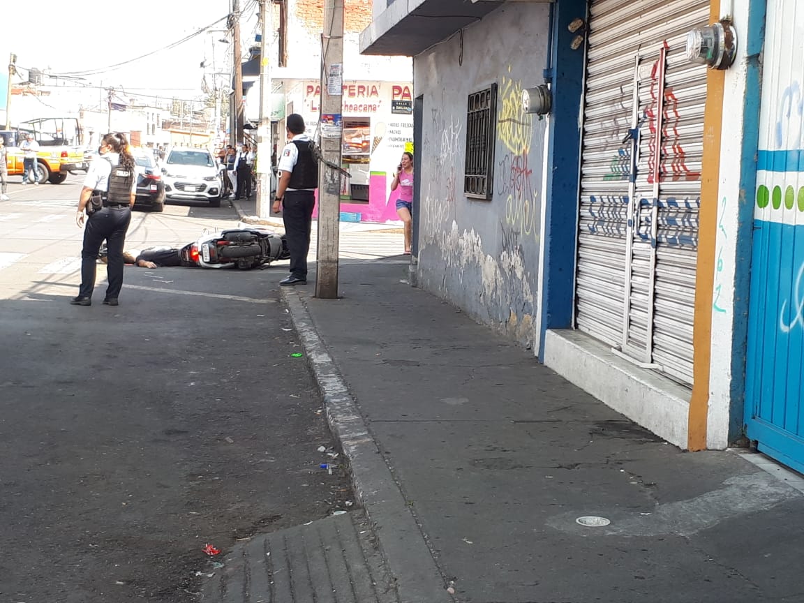 Asesinan a un joven cuando viajaba en una moto por la avenida Michoacán