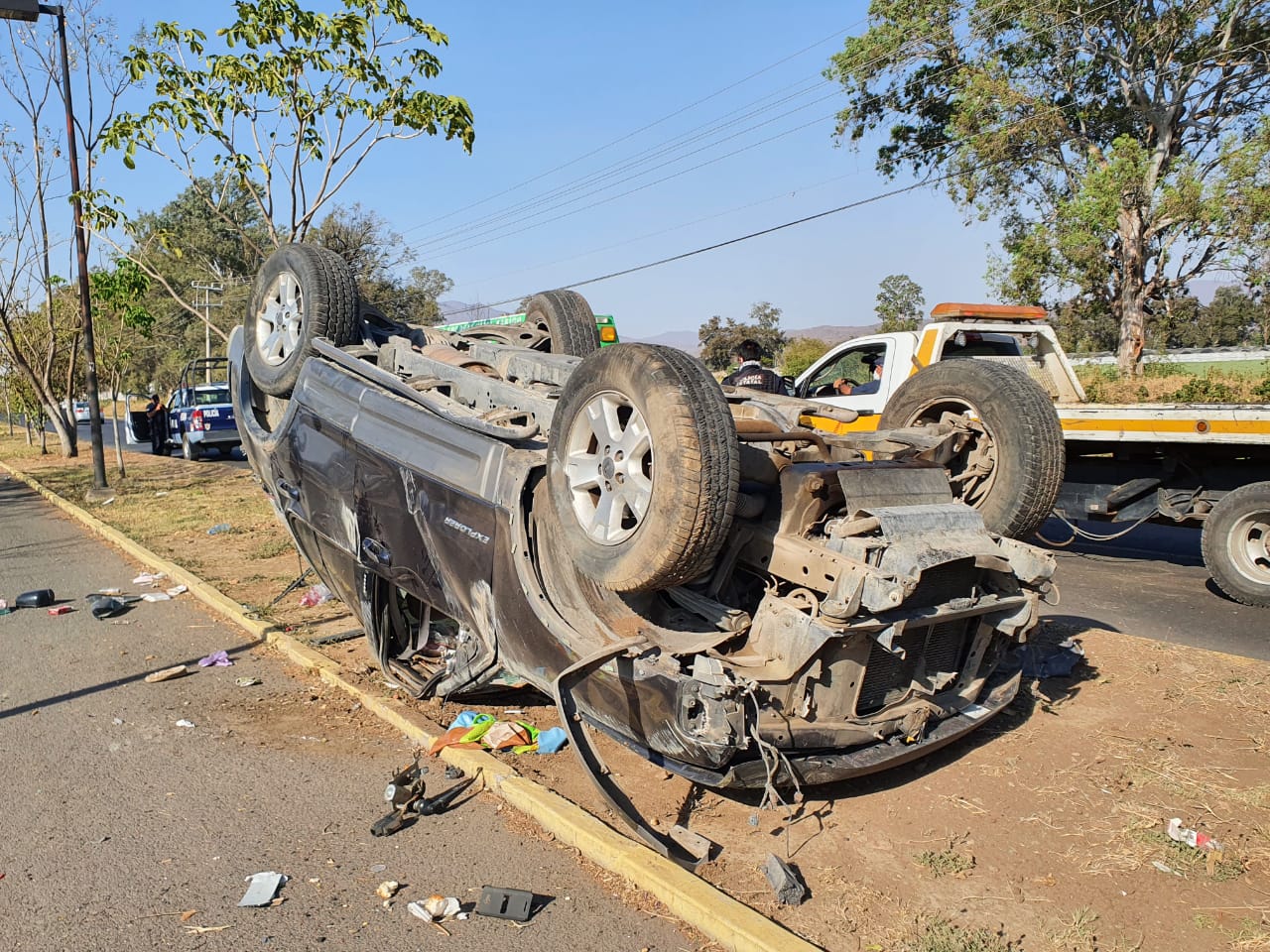 Vuelca una camioneta y seis personas resultan lesionadas