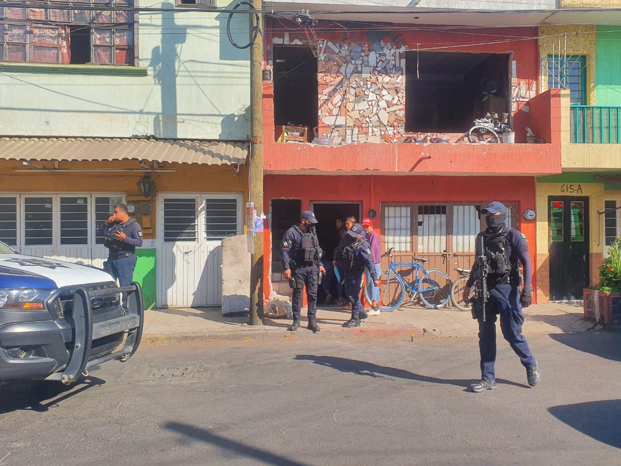 Presunto pistoleros entra a la casa de un albañil para ejecutarlo