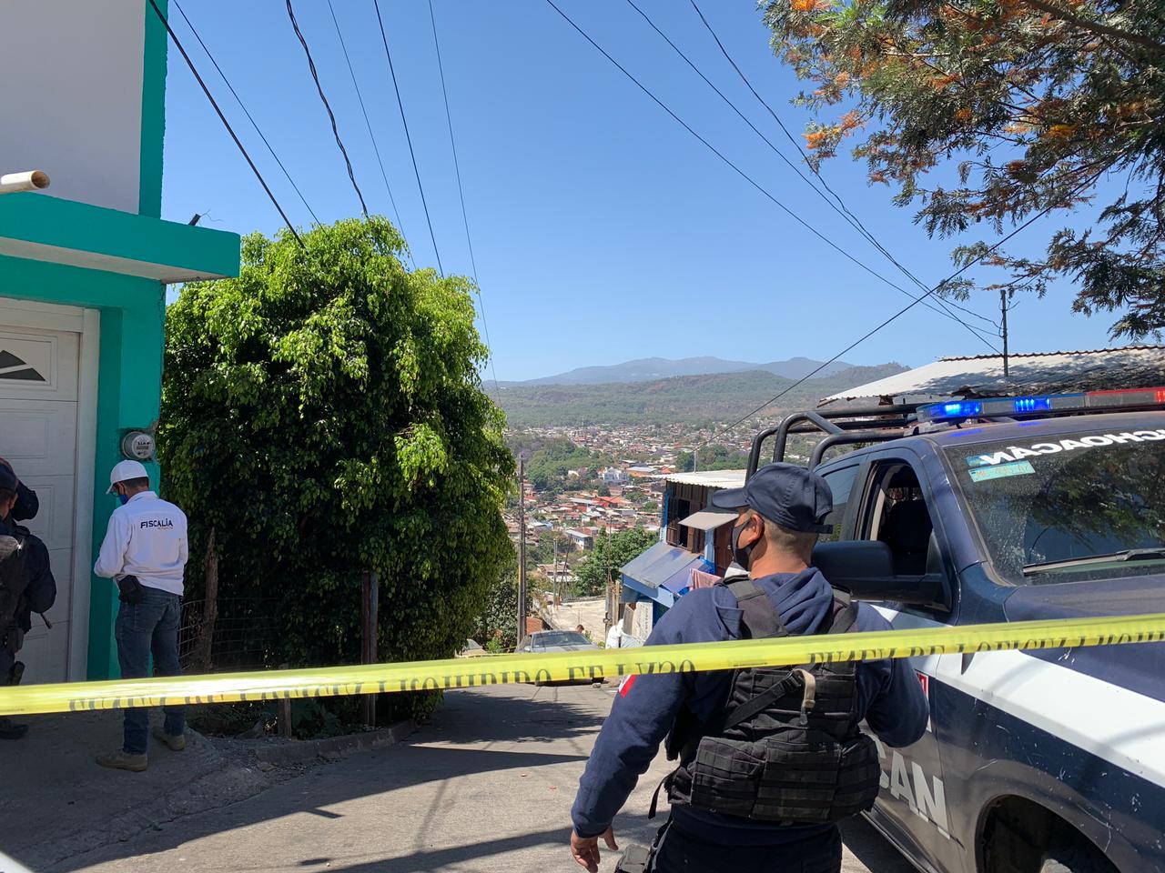 Acribillan a tiros una pareja en la colonia Mártires de Uruapan, el hombre murió