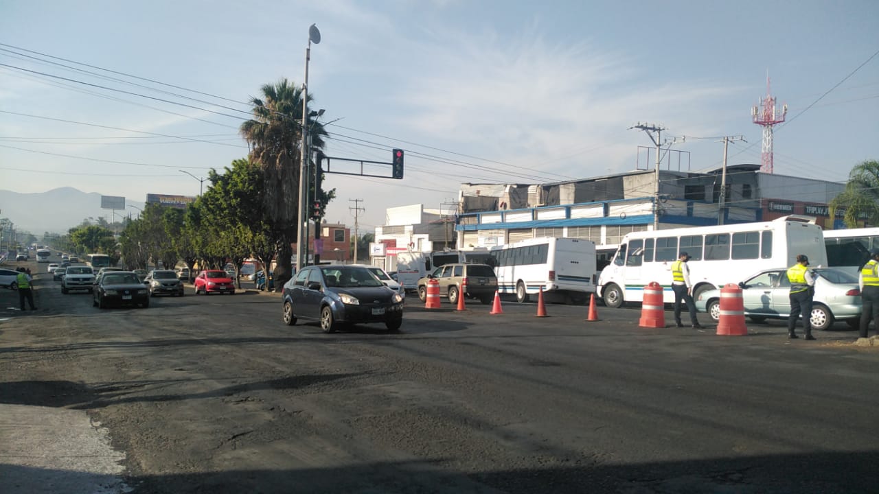 Transportistas desquician la vialidad en el poniente de la ciudad