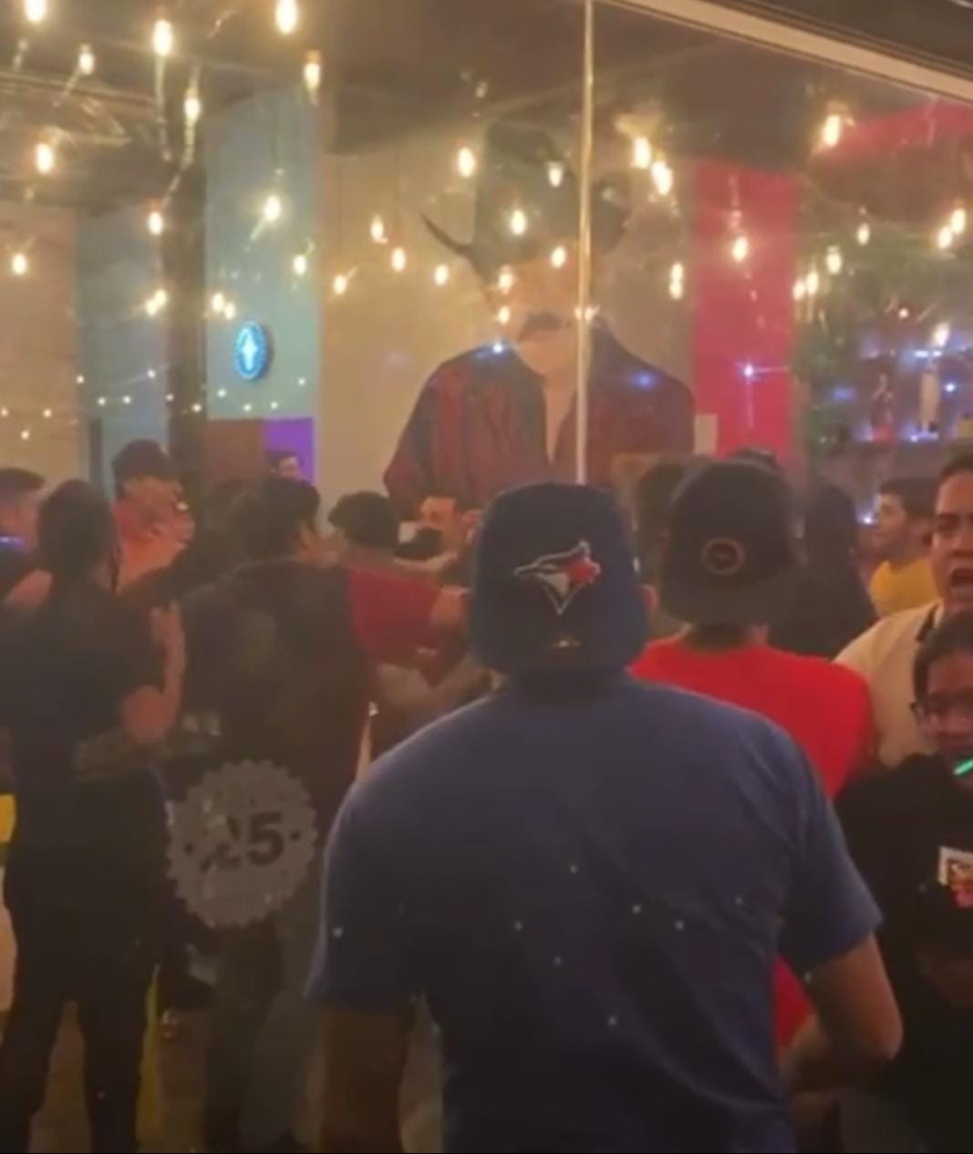 Riña dentro de un bar termina con varios disparos afuera de un bar en esta ciudad