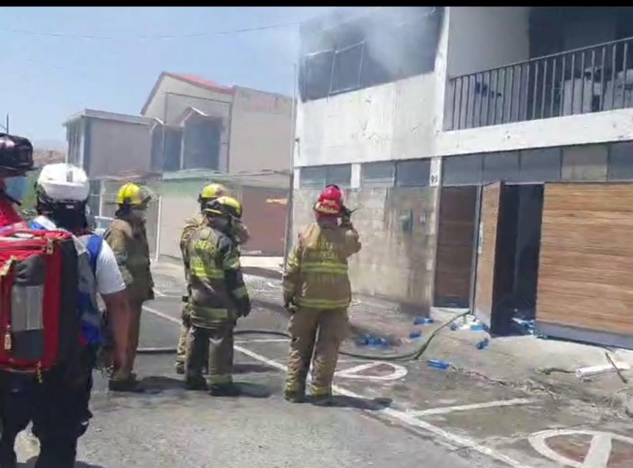 Incendio en una casa habitación moviliza a los grupos de emergencia