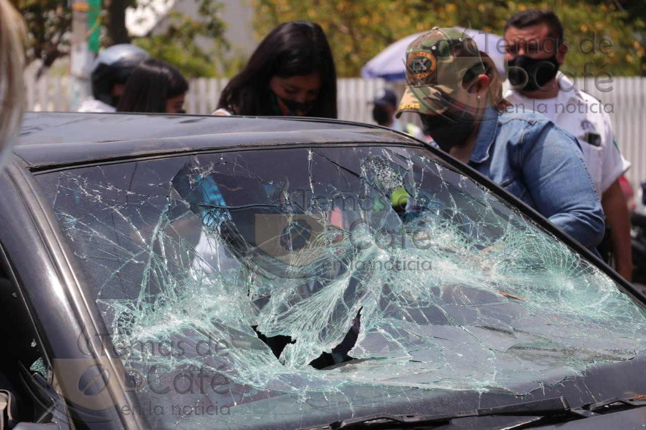 Continúan los enfrentamientos entre grupos antagónicos de profesores