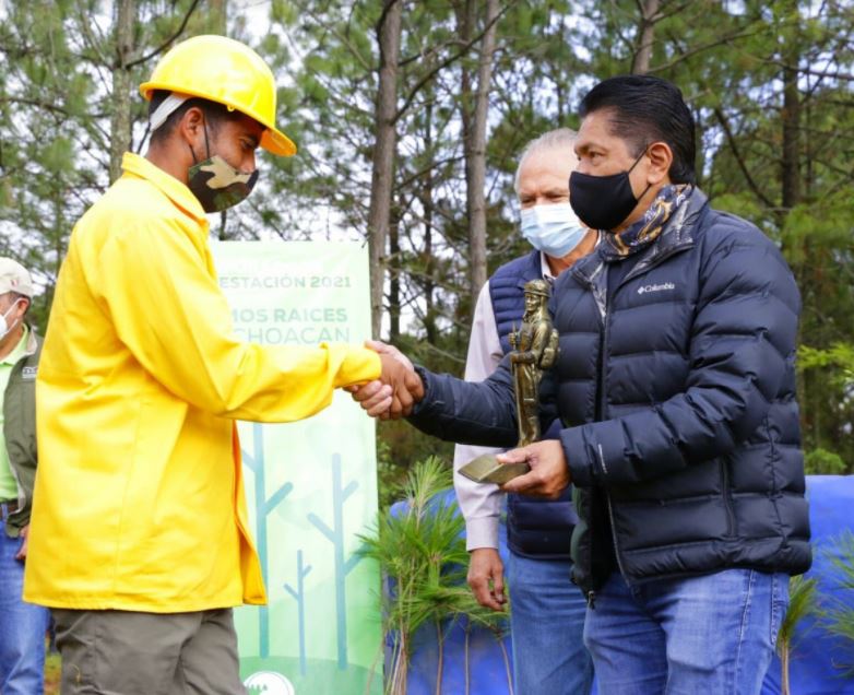 Inicia en San Jerónimo Purenchécuaro reforestación comunitaria