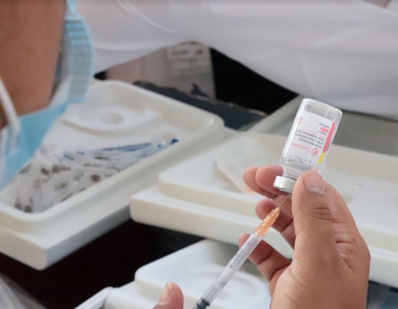 Mezclar dosis genera errores de inmunización contra COVID-19: COEVA