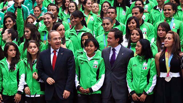 Cuartos lugares para la cuarta transformación; Calderón presume las medallas en su gobierno