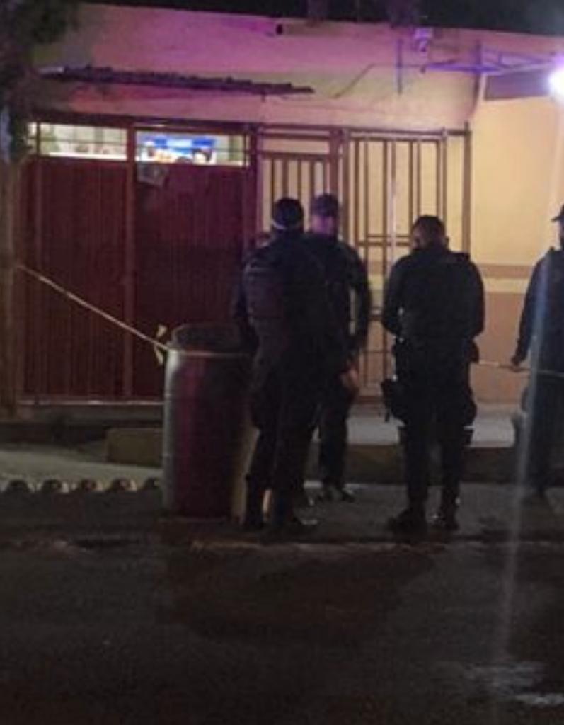 Acribillan a tiros a dos sujetos en un inmueble de Jardines de Santiaguito