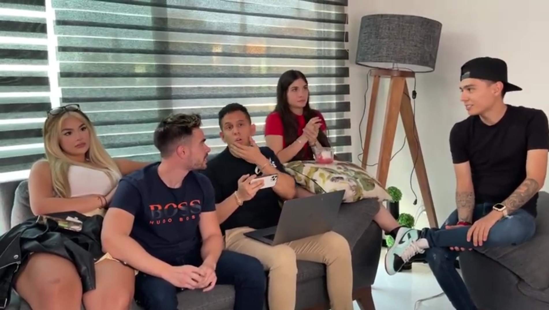 Jorge Valenzuela desmiente a medios nacionales sobre sus autos de lujo