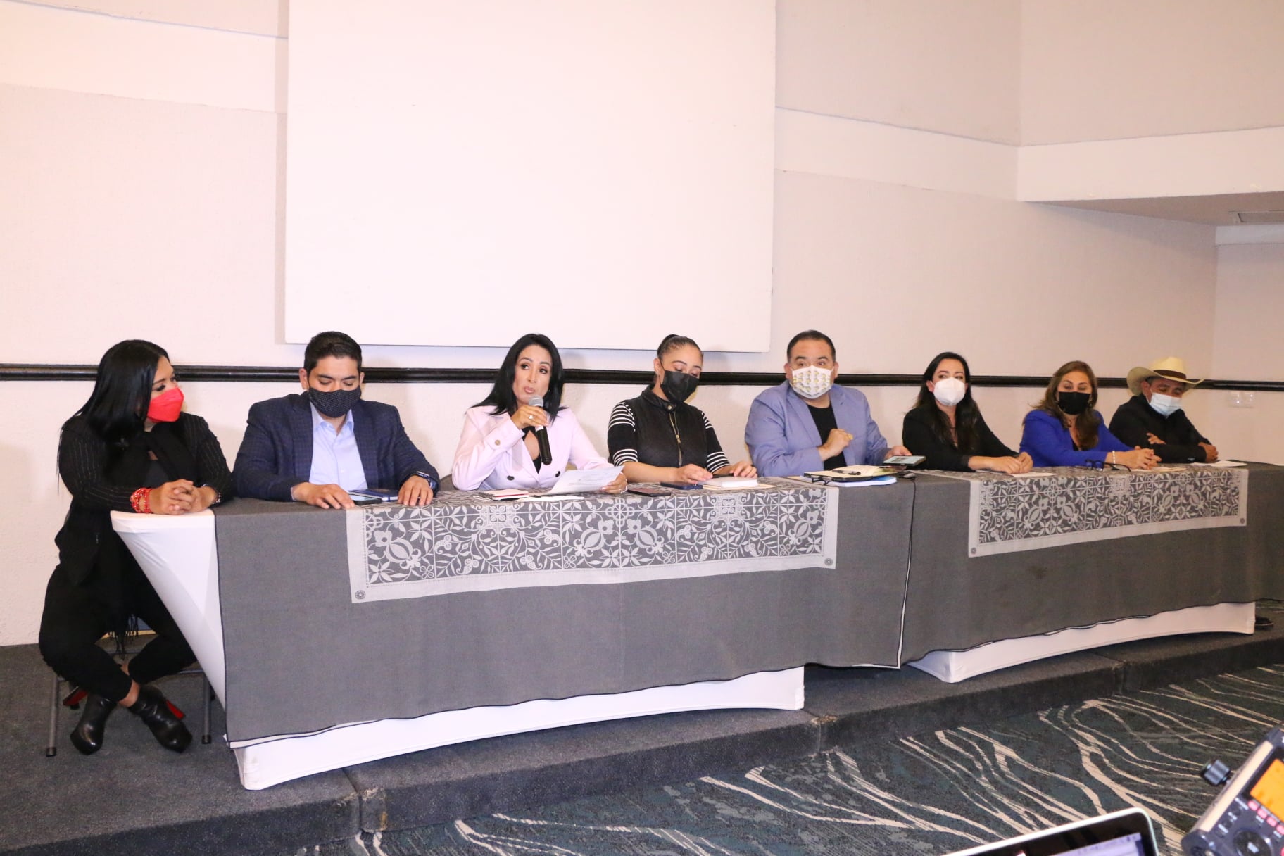 Lucila Martínez calificó de “estúpida” a Yarabi Ávila por no lograr liberar el Congreso