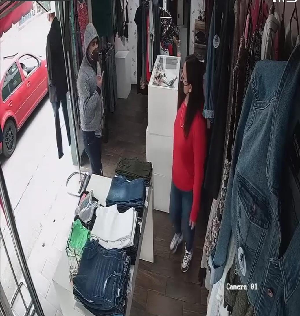 Reincidente ladrón intenta cometer otro atraco en una tienda de ropa