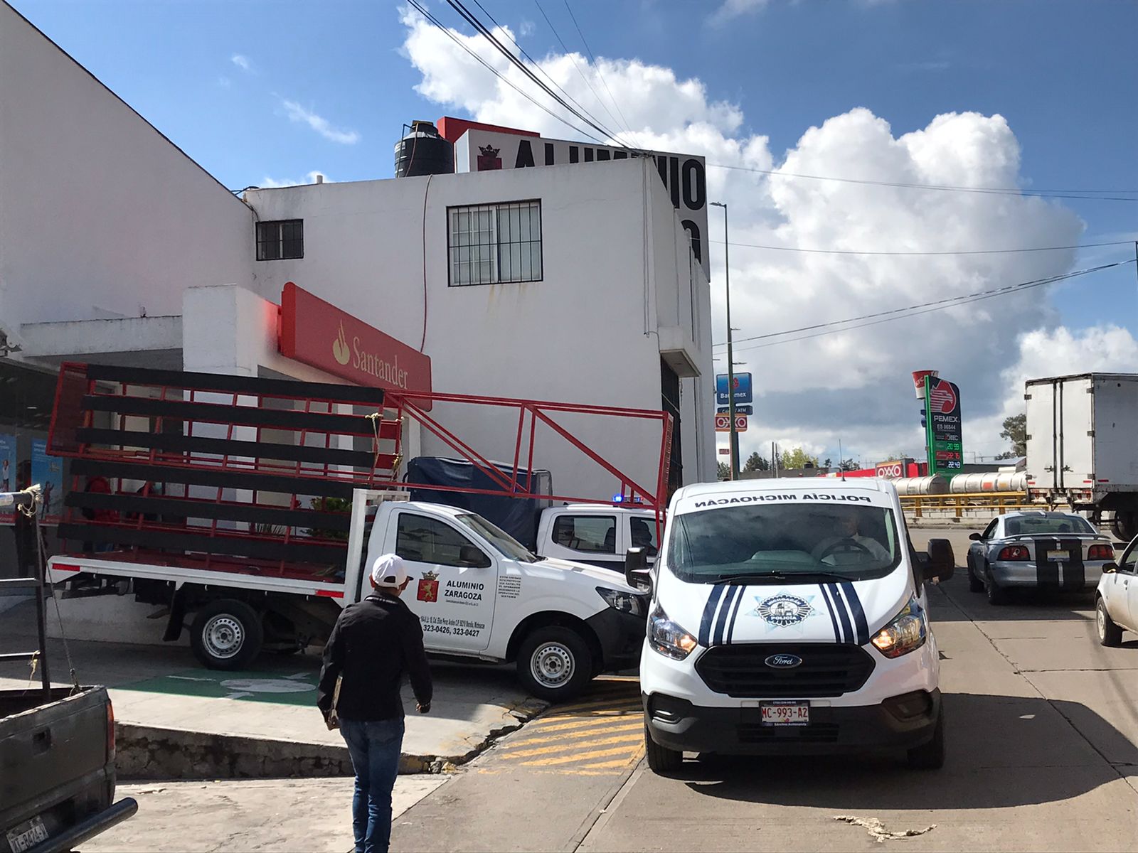 Asaltan a cuentahabiente al salir de un banco en la Central de Abastos