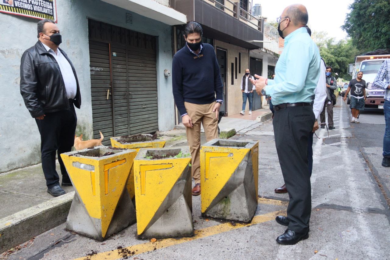 Se retiran los macetones de avenida Solidaridad