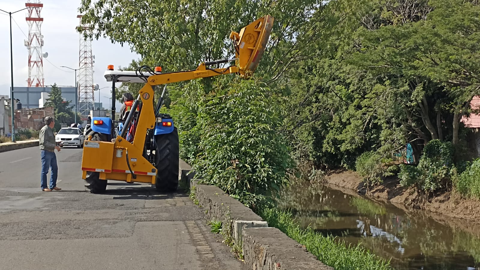 Ayuntamiento de Morelia continúa limpieza preventiva en Río Grande