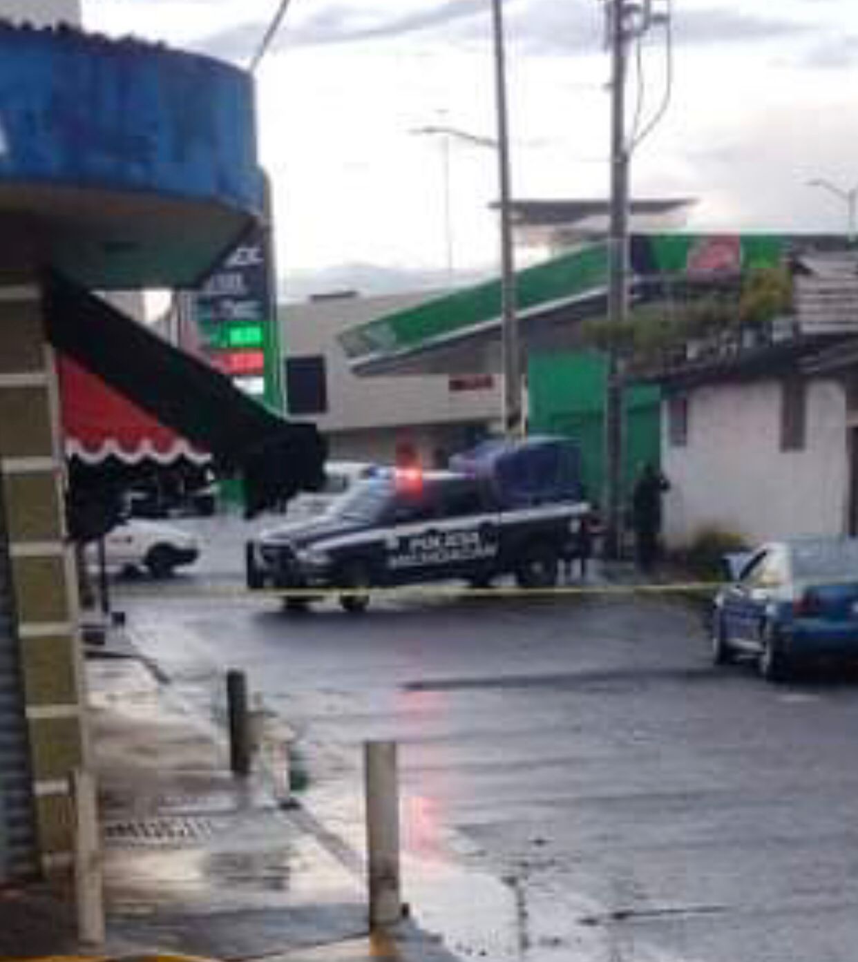 Balean a una pareja cuando viajaban en su carro