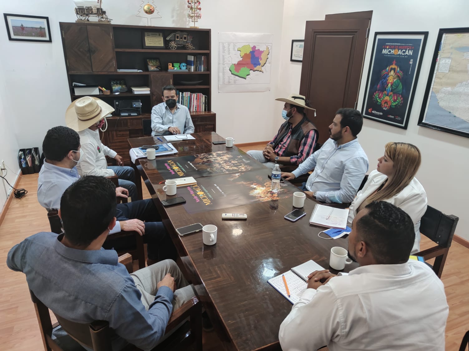 Unión de Mezcaleros de Michoacán establecen una ruta de trabajo con la Secretaría de Turismo