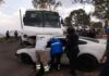 Muere el conductor de un Mustang al chocar de frente contra un camión de pasajeros